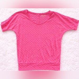 Maurices Bright Pink Textured Dot Top Medium Lightweight Casual Tee